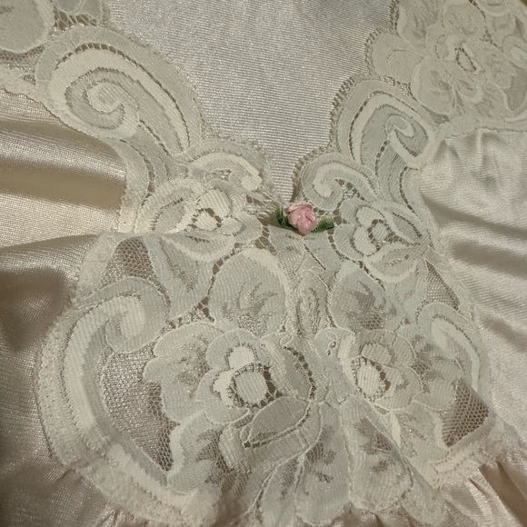 Vanity Fair Elegant Vintage  Cream Nightgown with Lace Detail sz XXXL - Picture 5 of 9